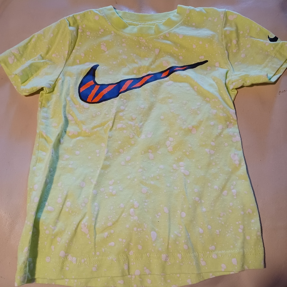 Nike short sleeve t-shirt